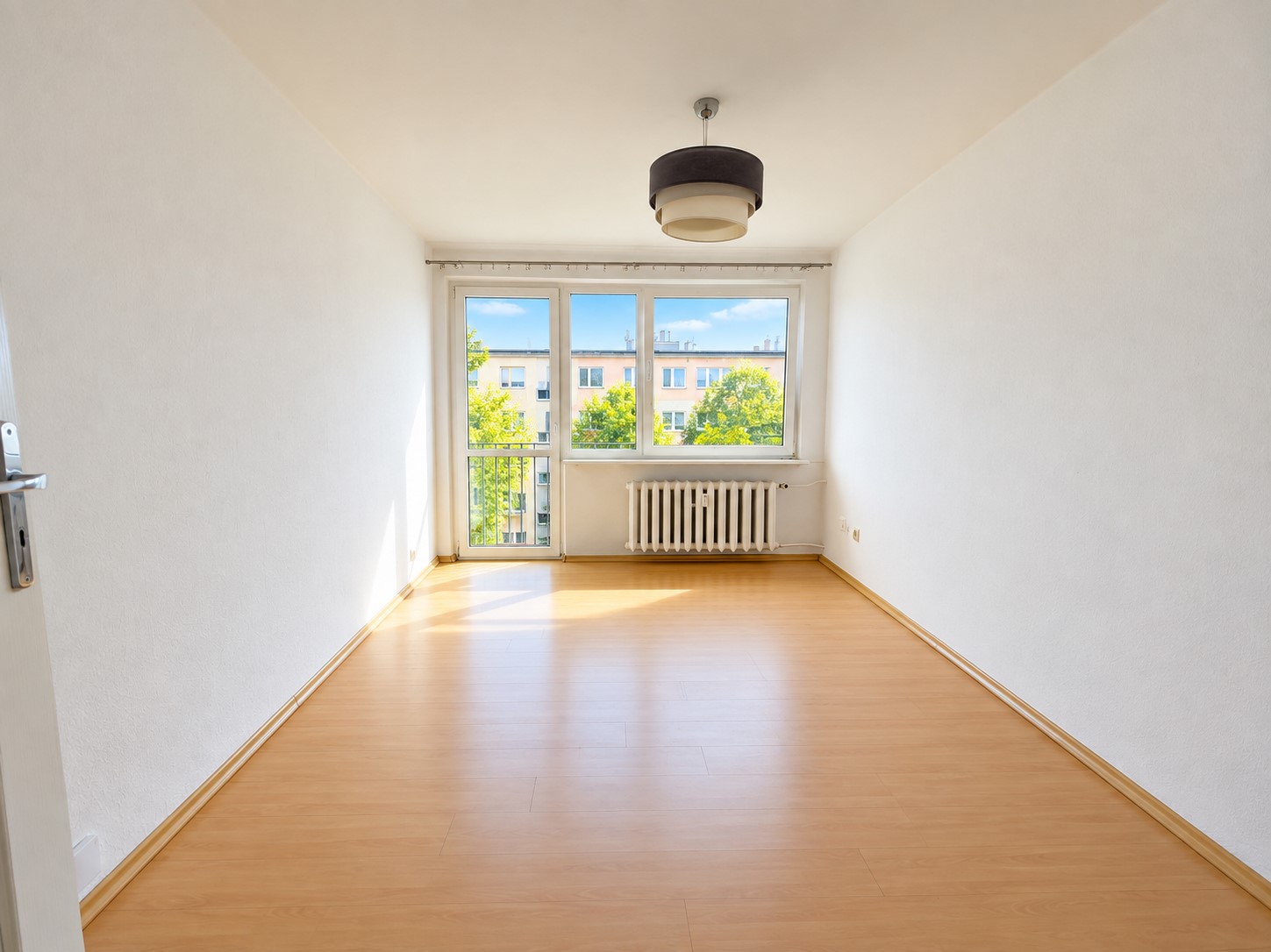 Sławno - 2 pokojowe mieszkanie z balkonem, centrum 1 1 Jasny pusty pokoj z balkonem