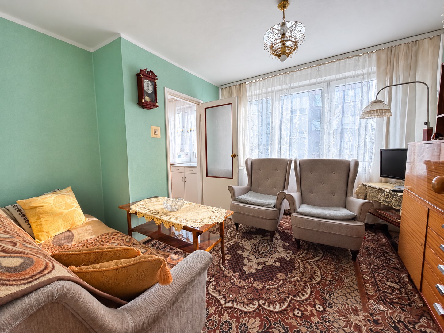1 Retro Salon z Mietowymi Scianami 1